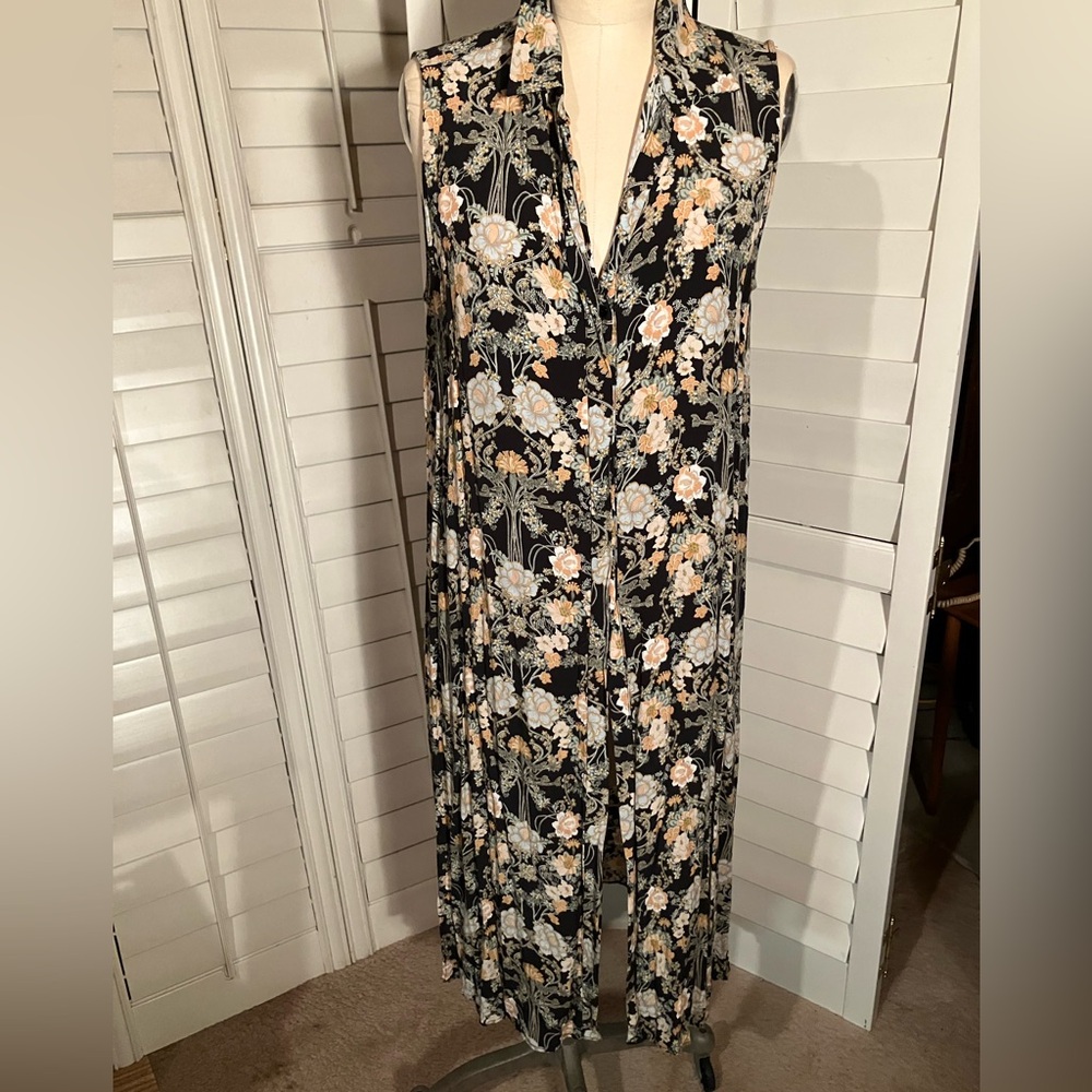 Zara floral dress/top with side slits . Size L